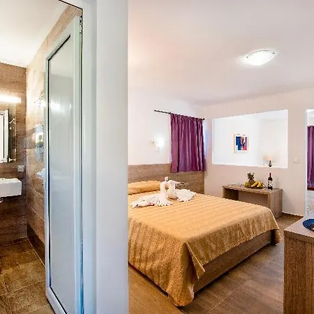 Ilyssion Hotel 2*